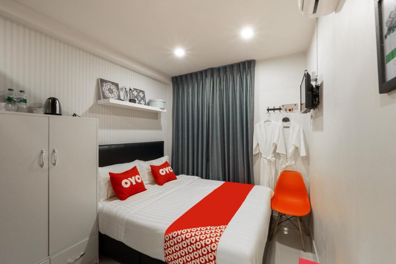 Oyo 960 The Urban Age Deluxe Hotel Банкок Екстериор снимка