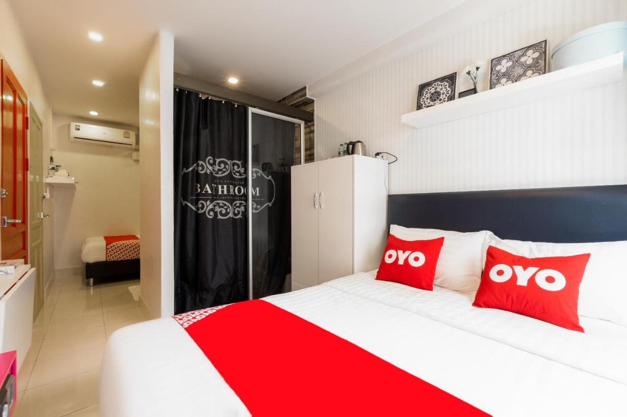 Oyo 960 The Urban Age Deluxe Hotel Банкок Екстериор снимка