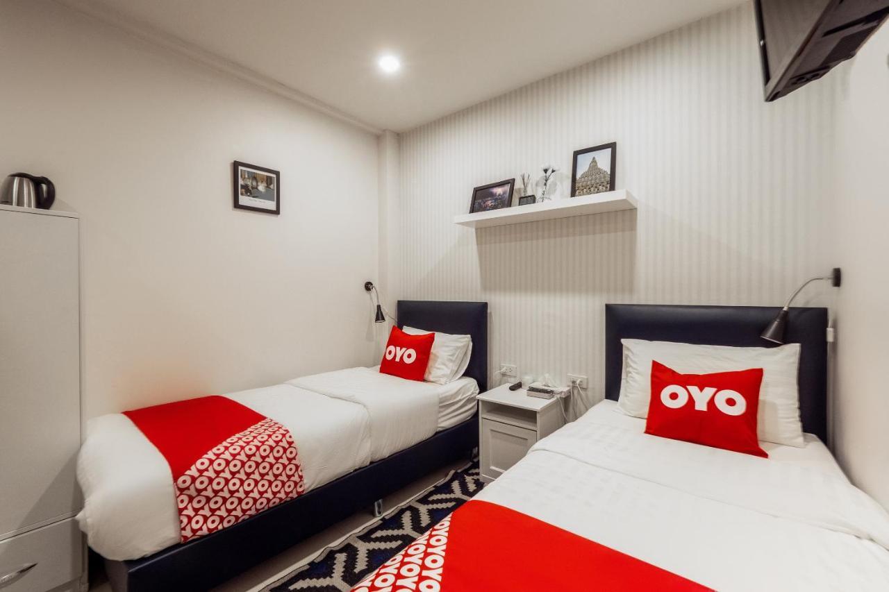 Oyo 960 The Urban Age Deluxe Hotel Банкок Екстериор снимка