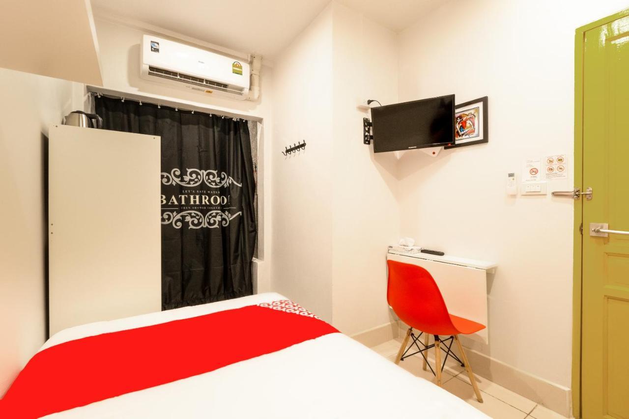 Oyo 960 The Urban Age Deluxe Hotel Банкок Екстериор снимка