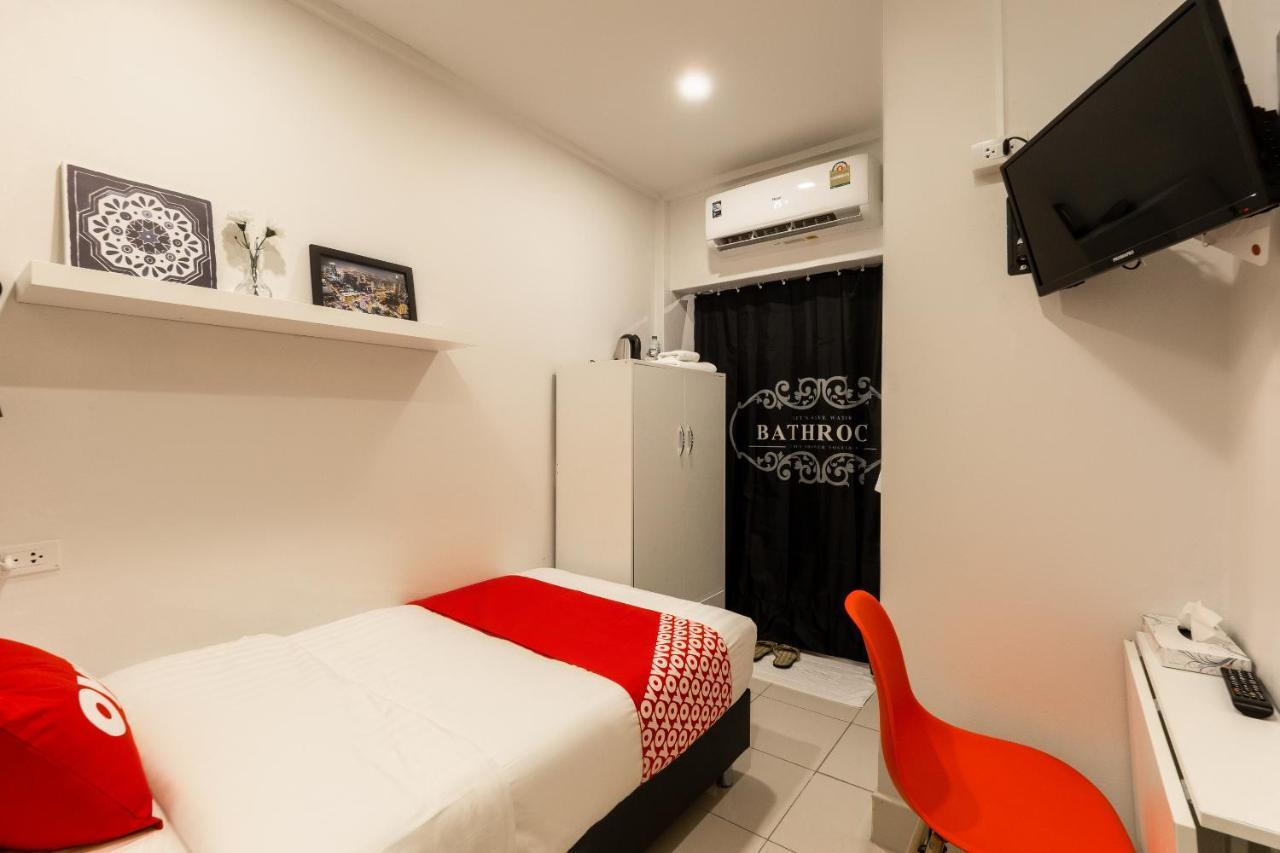 Oyo 960 The Urban Age Deluxe Hotel Банкок Екстериор снимка