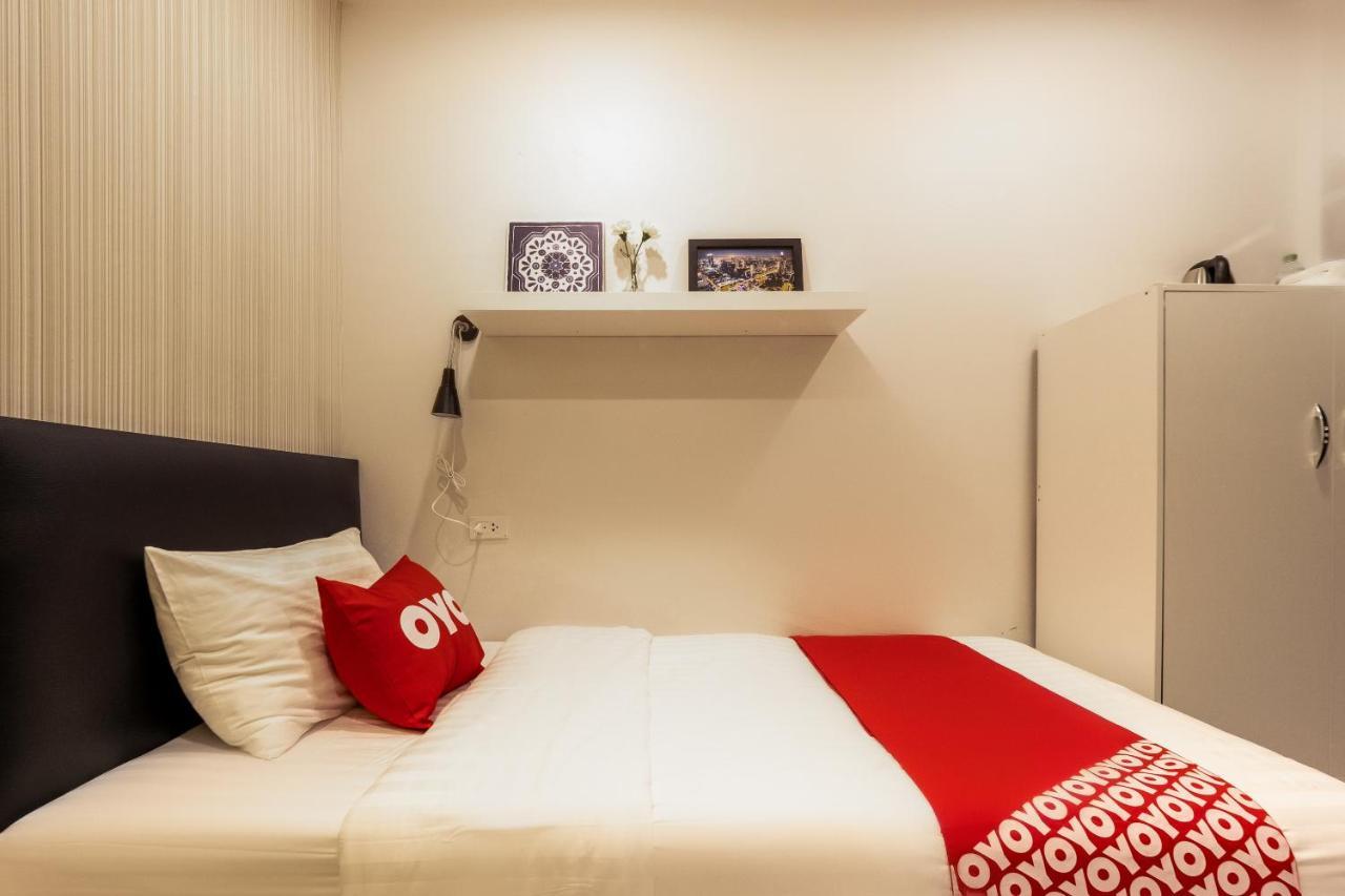 Oyo 960 The Urban Age Deluxe Hotel Банкок Екстериор снимка
