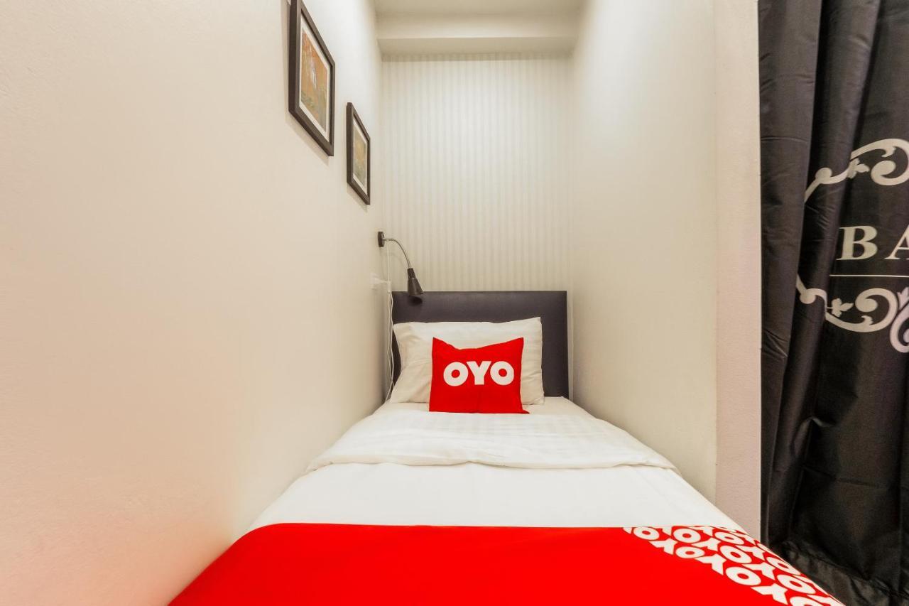 Oyo 960 The Urban Age Deluxe Hotel Банкок Екстериор снимка