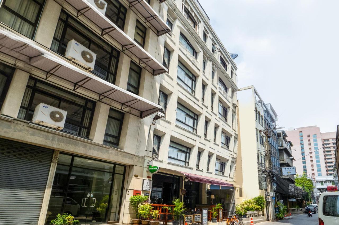 Oyo 960 The Urban Age Deluxe Hotel Банкок Екстериор снимка